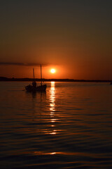 Fototapeta na wymiar beautiful sunset on the lake, beautiful sunrise on the lake.