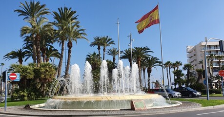Fuente de la Plaza del Mar en Alicante, entre la playa y el puerto