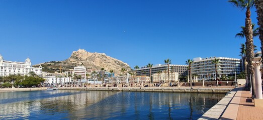Puerto y Castillo de Santa Barbara en Alicante
