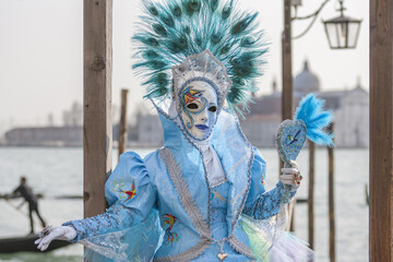 Fototapeta na wymiar Woman in blue mask at the Venice carnival