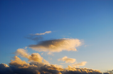 夕暮れ　夕焼け　空　雲　素材