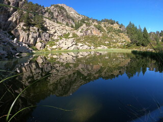 Fototapeta na wymiar reflection of the mountains in a lake in Benasque