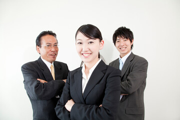 腕組みをするビジネスマンとＯＬ