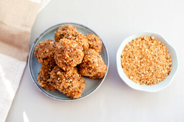 Home energy protein balls with dates