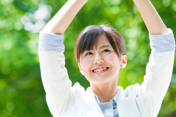 伸びをするＯＬ