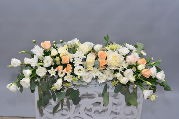 bridal bouquets of natural flowers