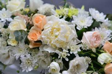 bridal bouquets of natural flowers