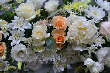 bridal bouquets of natural flowers