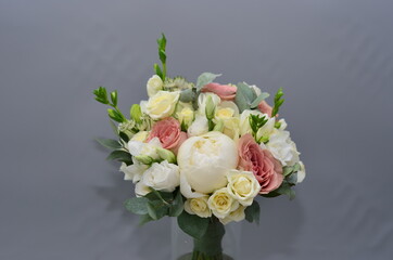 bridal bouquets of natural flowers