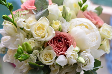 bridal bouquets of natural flowers