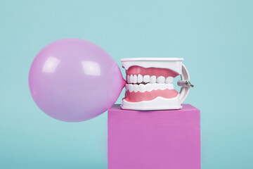 Chewing gum bubble tooth