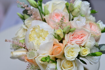 bridal bouquets of natural flowers