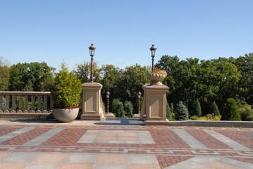Obraz premium statue in the park of the palace