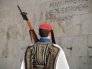 Athen, Evzonen, Wache vor dem  Grabmal des Unbekannten Soldaten.       