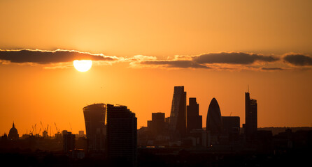 Fototapeta na wymiar sunset over the city of london