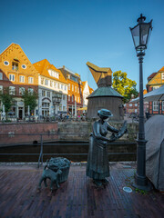 Altstadt von Stade im Sonnenuntergang und D&auml;mmerung