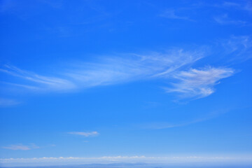 青空を流れる雲の抽象的イメージ 04
