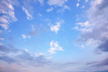 青空を流れる雲の背景イメージ 08
