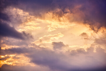 夕空に流れる雲の幻想的イメージ 02