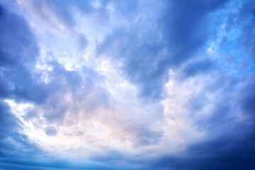 青空を流れる雲の背景イメージ 07