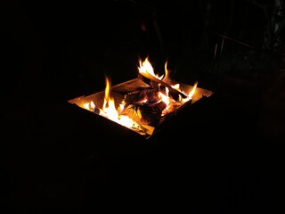 Sch&ouml;nes Lagerfeuer am Abend