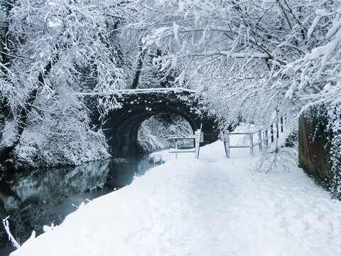 A snowy scene along the Crumlin Arm of the Monmouthshire Canal above the Welsh town of Risca.