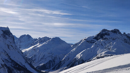Fototapeta na wymiar Alpes montagne en neige