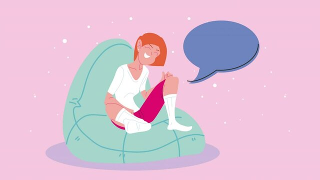 young woman in the livingroom with speech bubble