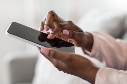 Unrecognizable African Woman Using Smartphone With Blank Black Screen, Mockup Image