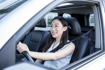 Obraz na płótnie Canvas woman hand fastening a seat belt in the car