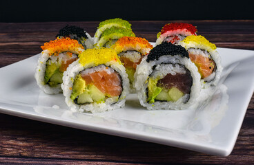 salmon and tuna roll with tobiko
