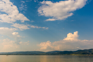 Obraz premium sunset over the lake