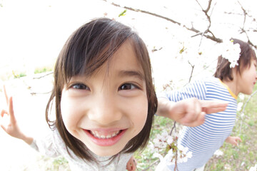 笑顔の男の子と女の子