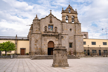 Fototapeta na wymiar Parroquia San Pedro Apóstol en Zapopan Jalisco.