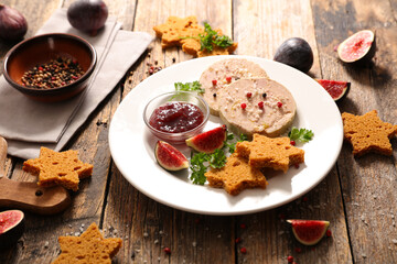 gingerbread toast with slices of foie gras and onion ham