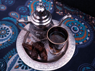 Maroccan tea with mint and dates