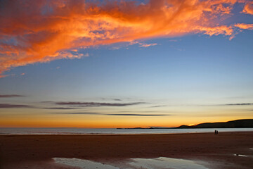Fototapeta na wymiar Sunset over Newgale Beach, Wales 