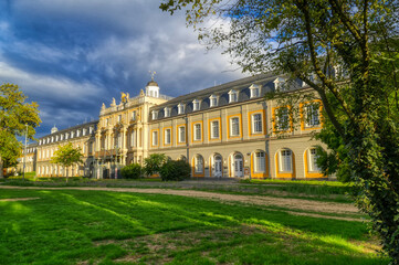 Park und barockes Schloss in Bonn