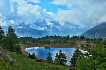 Fototapeta na wymiar Italy-view of the lake at the foot of Val Pejo