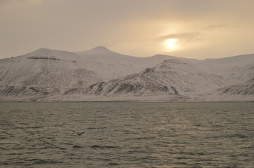 Fototapeta na wymiar Winter sunset over the ice fjords of the Archipelago of Svalbard (Spitsbergen) in Norway