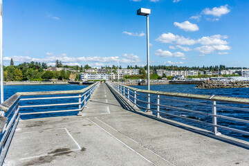 Obraz premium Shore From Pier