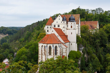 Ausblick auf Schlosskirche und auf Schloss in Haigerloch im Zollernalbkres