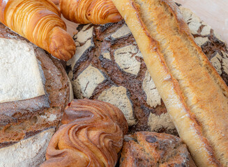 Pain et viennoiseries de boulangerie.