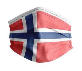 mascarilla para covid con el fondo blanco y la bandera de Noruega 