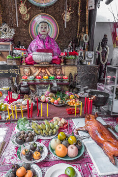 Buddhist temple, Wat Phnom (Mountain Pagoda), Phnom Penh, Cambodia