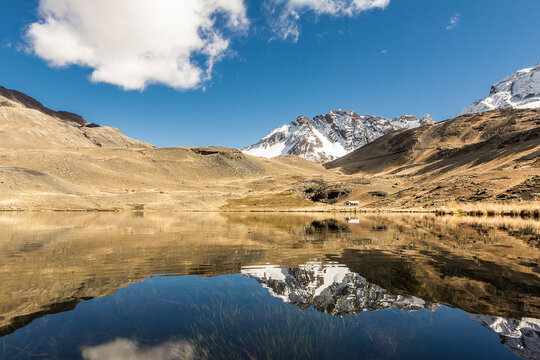 Lake and mountains, Pampalarama, Comunidad Achachicala Centro, Province Murillo, Bolivia