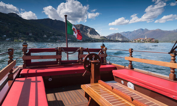Tour boat, Lago Maggiore, Isole Borromee, Isola dei Pescatori, Borromean Islands