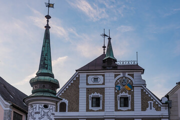 Bürgerhaus mit Turm und Wappen in Grein an der Donau