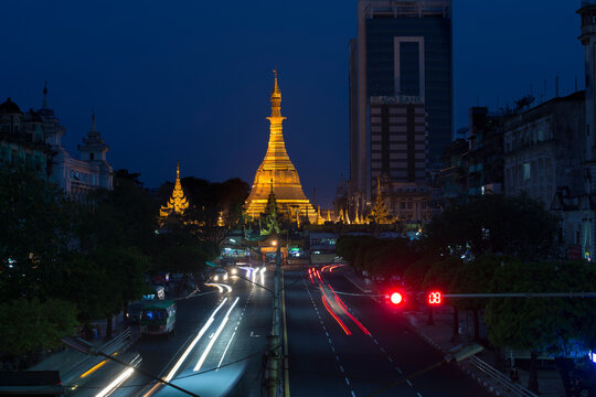 Sule Pagoda in city at night