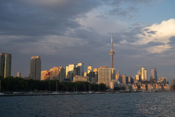 Fototapeta premium Toronto City Skyline from Trillium Park in Ontario Canada